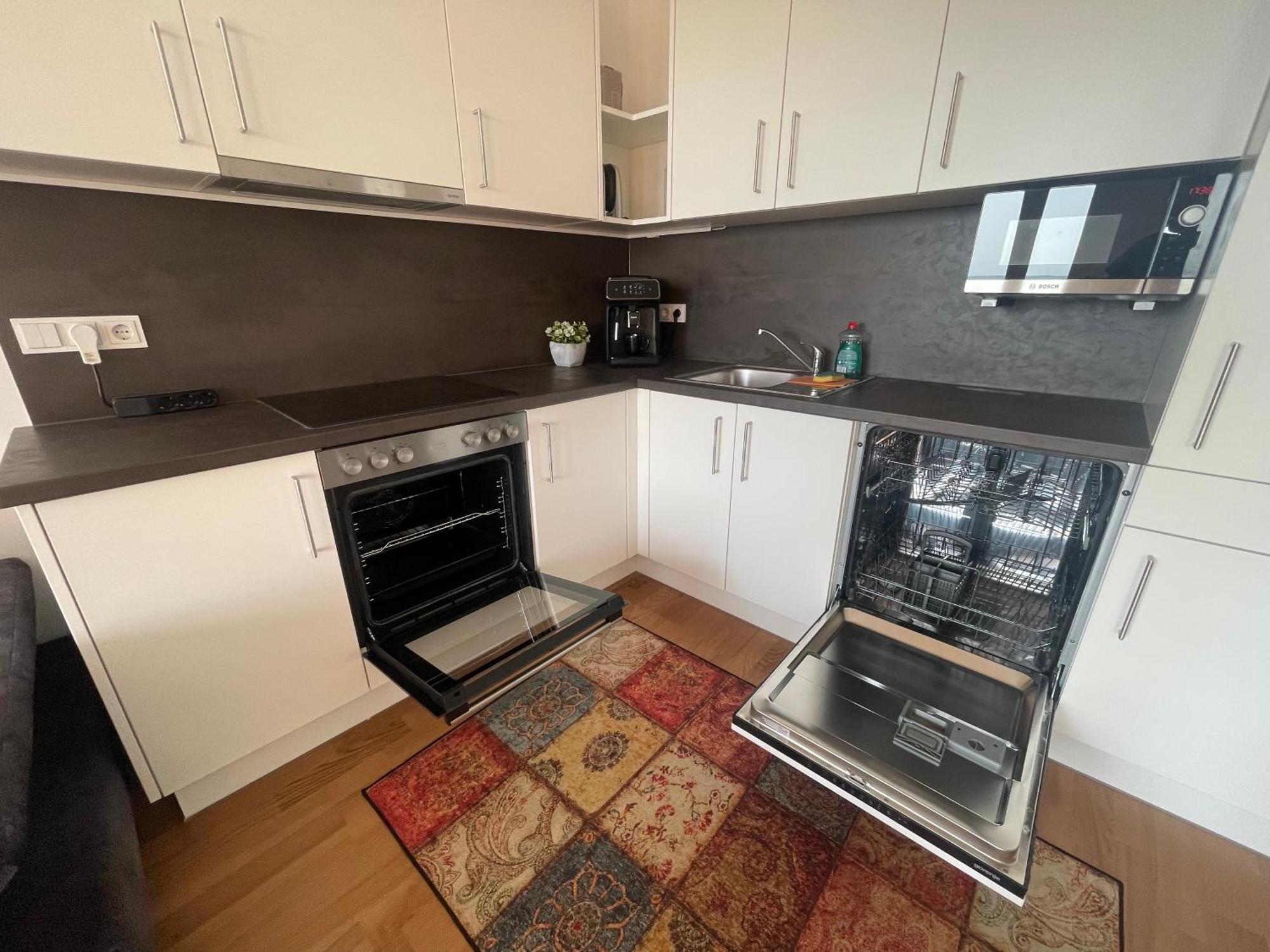 100 Qm Penthouse, Self-Check-In, 2 Parkplaetze Apartman Graz Kültér fotó
