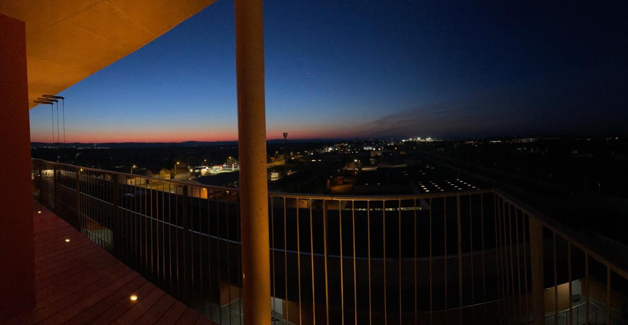 100 Qm Penthouse, Self-Check-In, 2 Parkplaetze Apartman Graz Kültér fotó