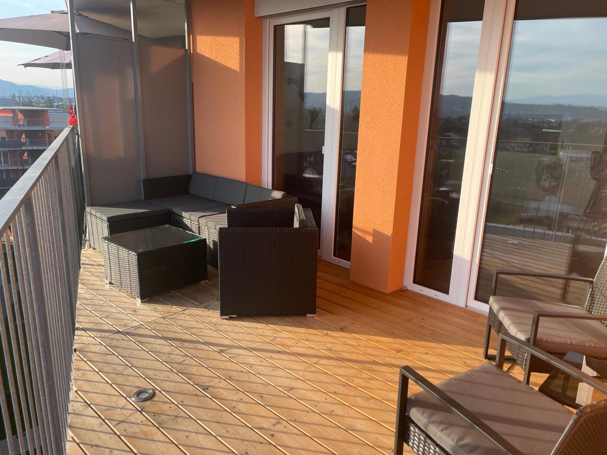 100 Qm Penthouse, Self-Check-In, 2 Parkplaetze Apartman Graz Kültér fotó