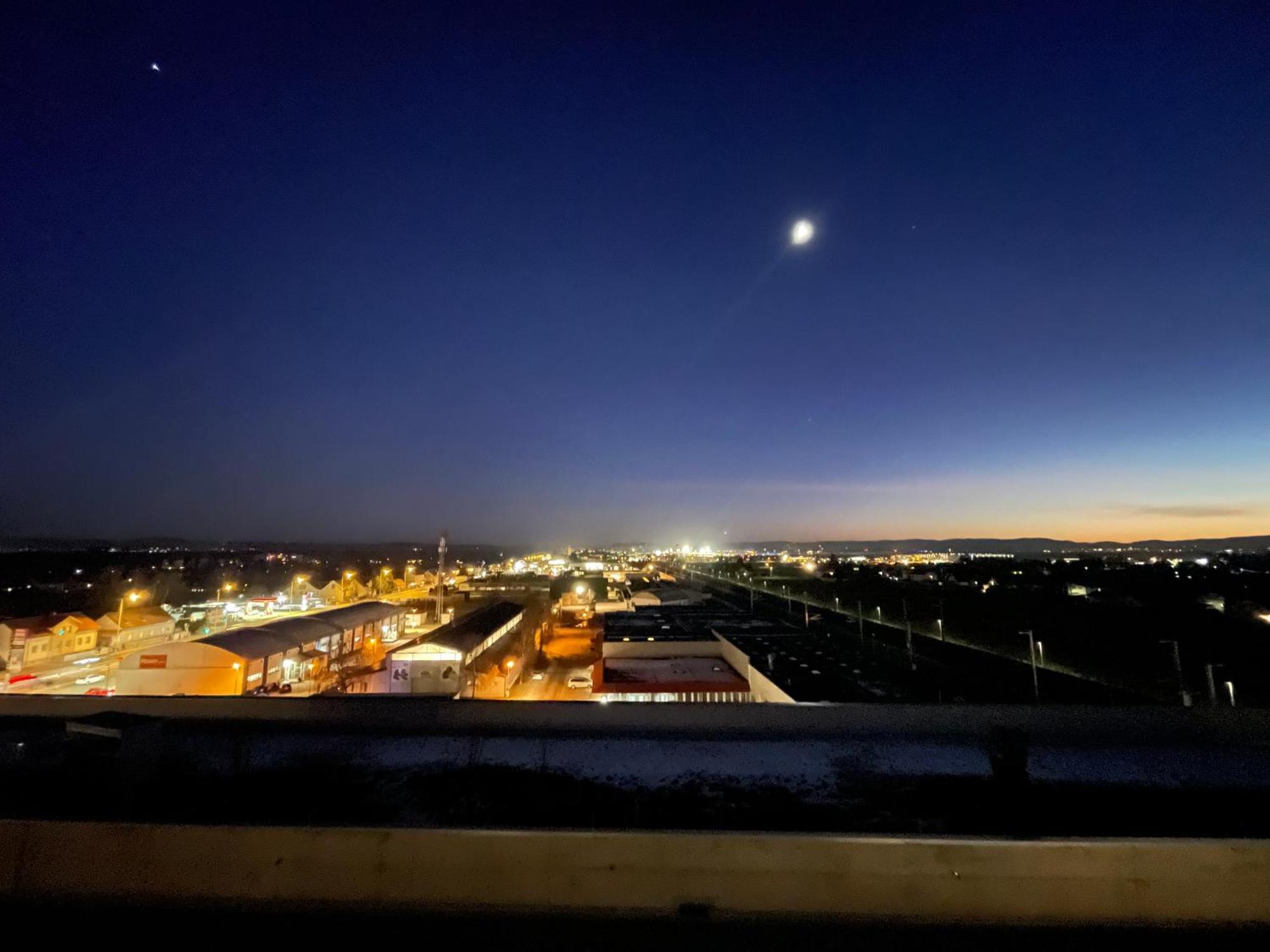 100 Qm Penthouse, Self-Check-In, 2 Parkplaetze Apartman Graz Kültér fotó