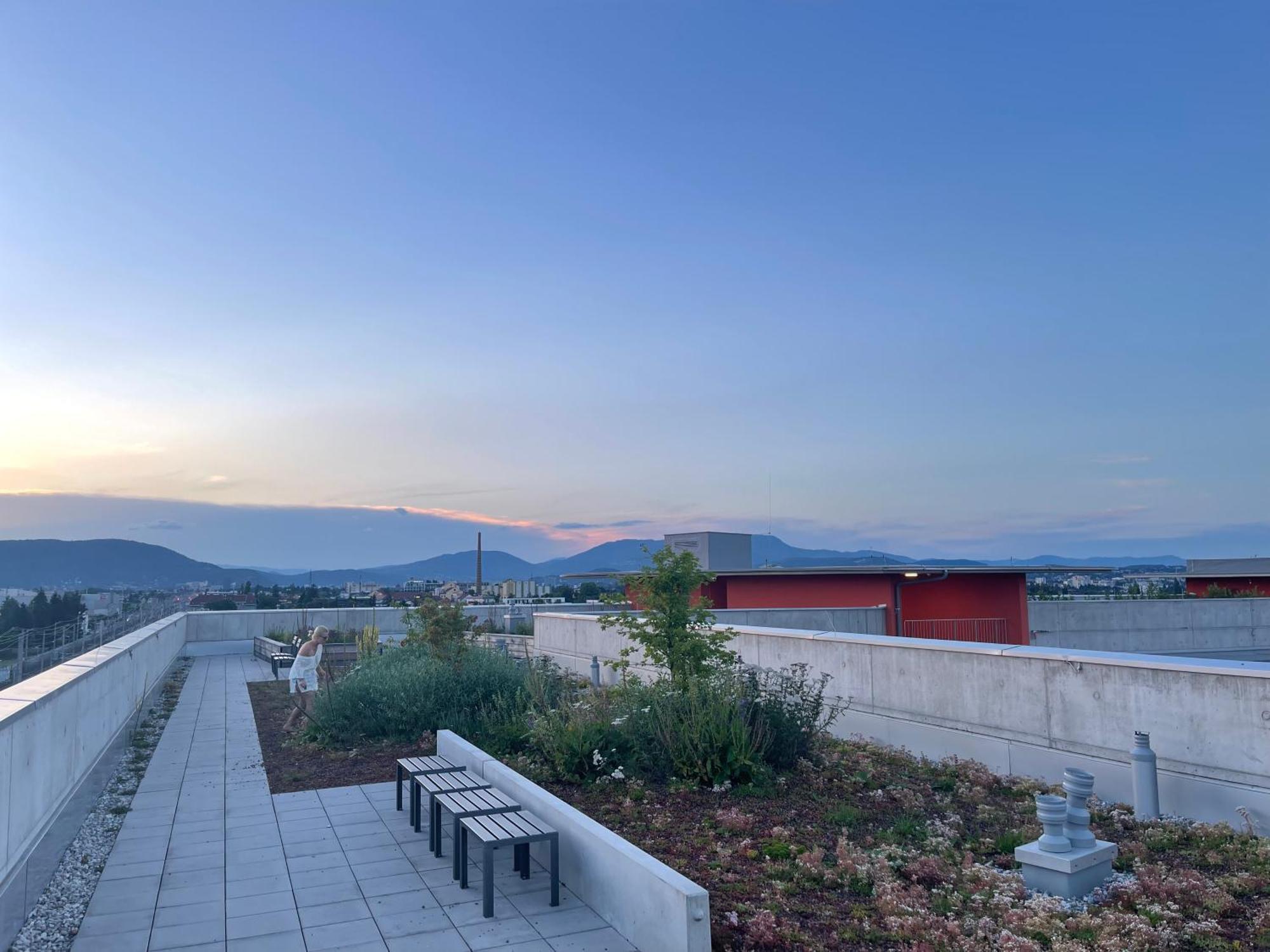 100 Qm Penthouse, Self-Check-In, 2 Parkplaetze Apartman Graz Kültér fotó