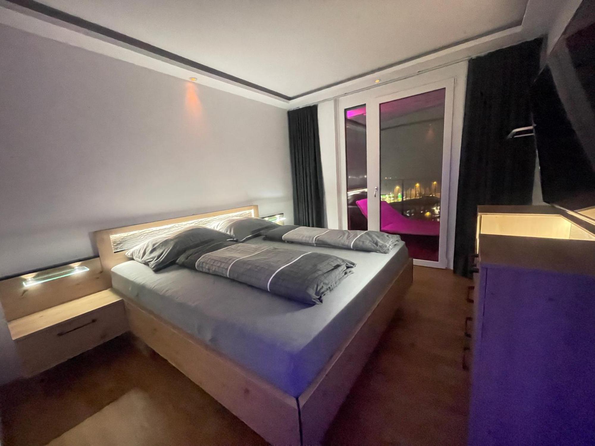 100 Qm Penthouse, Self-Check-In, 2 Parkplaetze Apartman Graz Kültér fotó