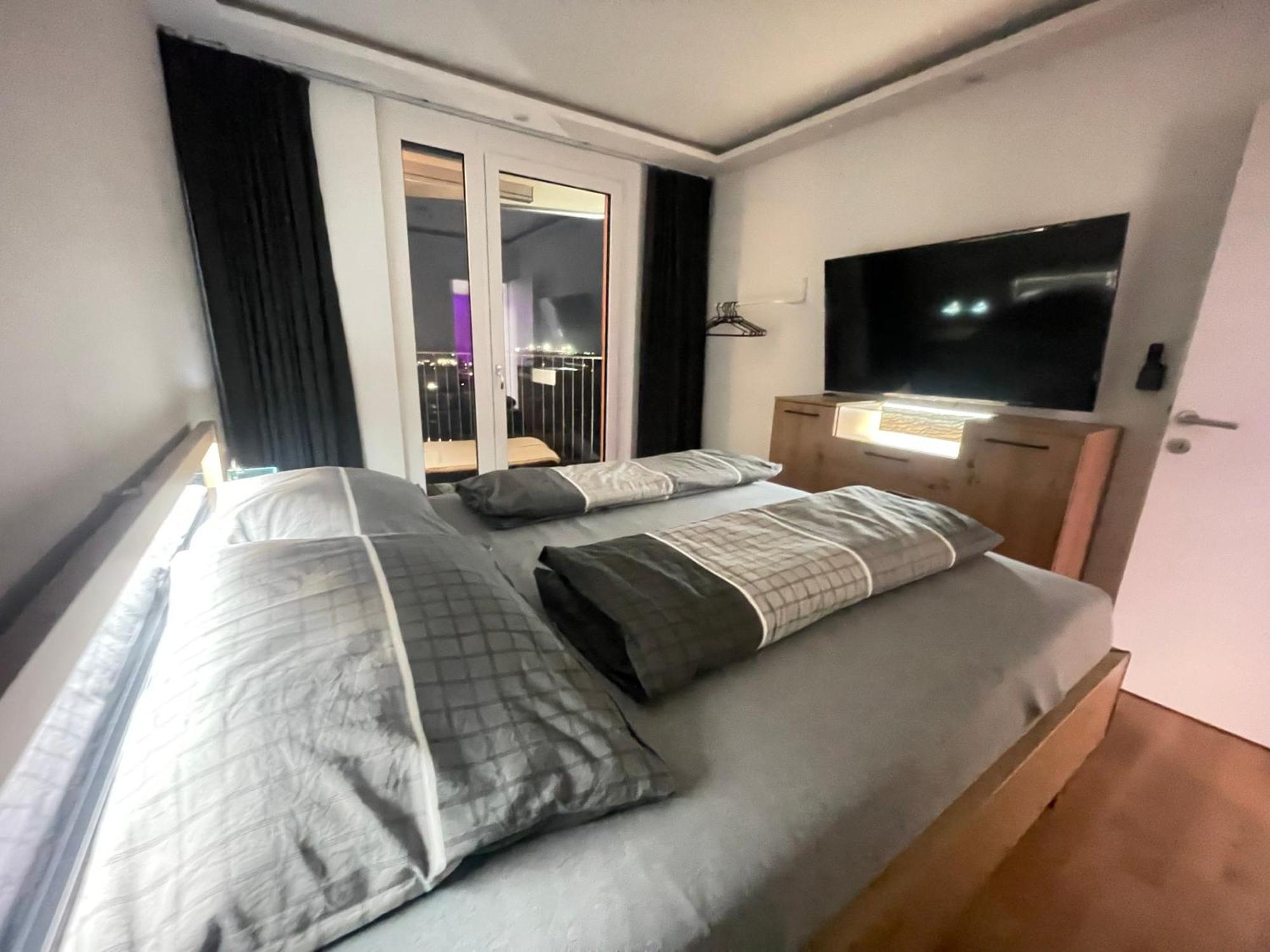 100 Qm Penthouse, Self-Check-In, 2 Parkplaetze Apartman Graz Kültér fotó