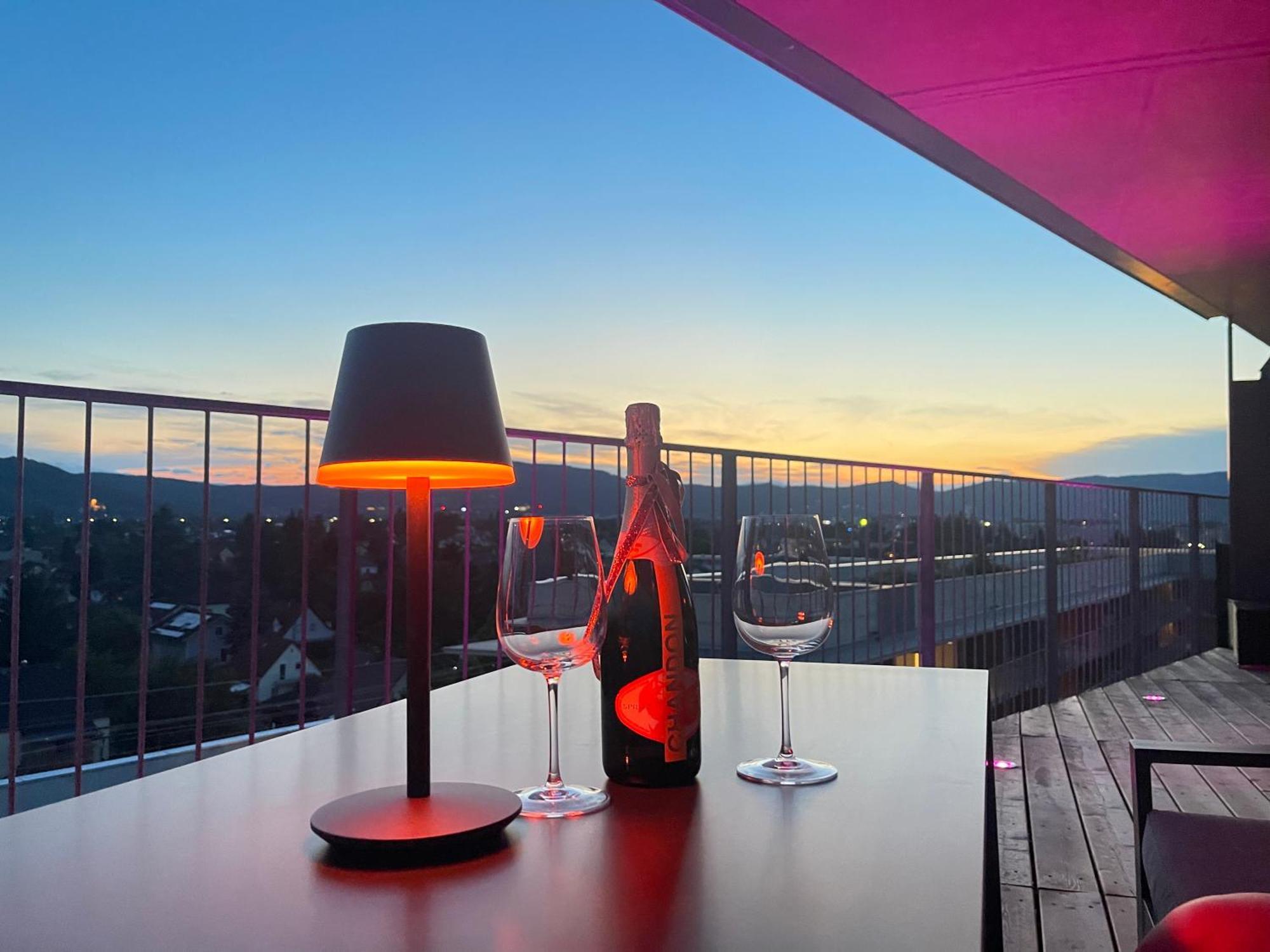 100 Qm Penthouse, Self-Check-In, 2 Parkplaetze Apartman Graz Kültér fotó