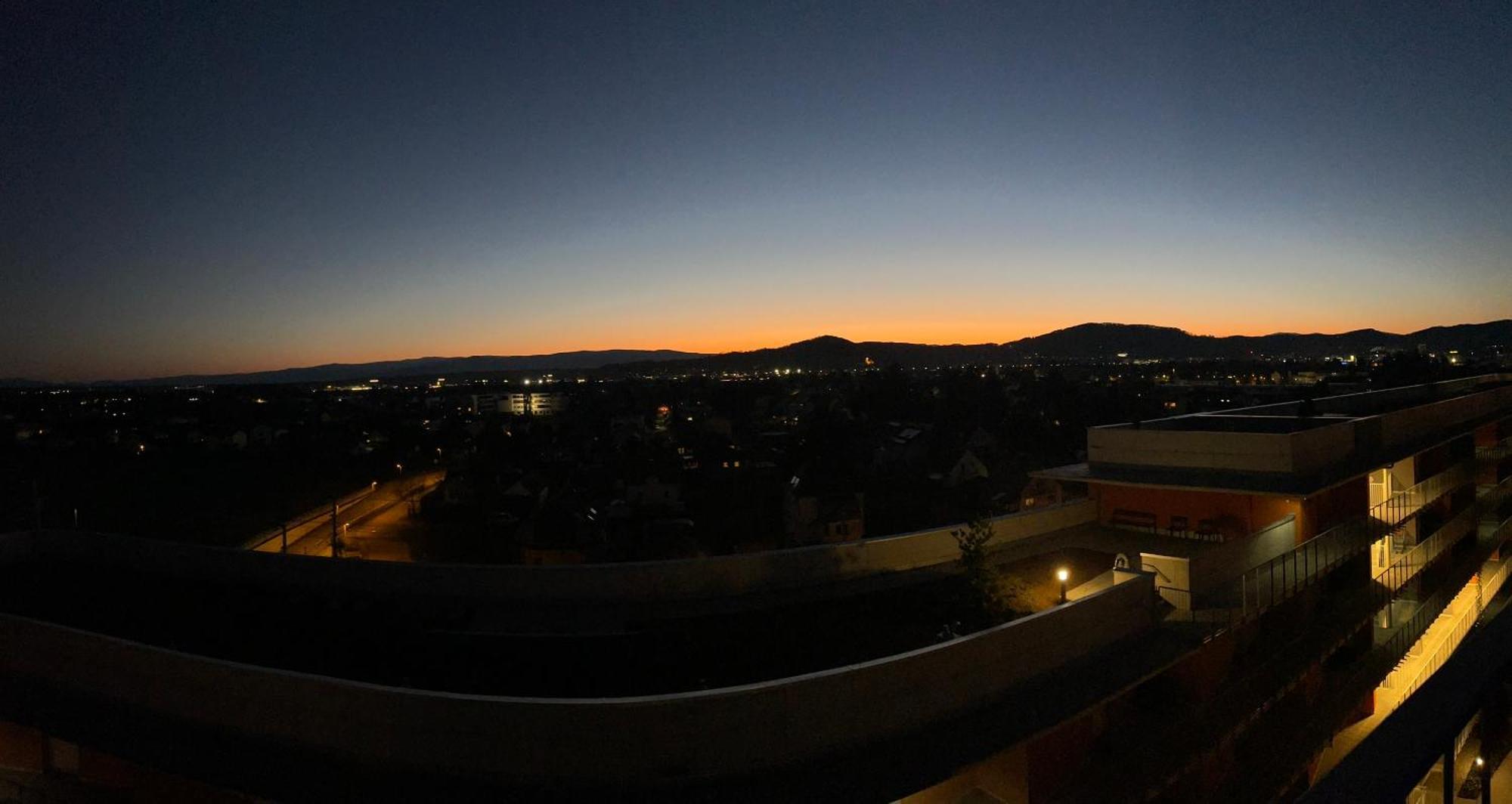100 Qm Penthouse, Self-Check-In, 2 Parkplaetze Apartman Graz Kültér fotó